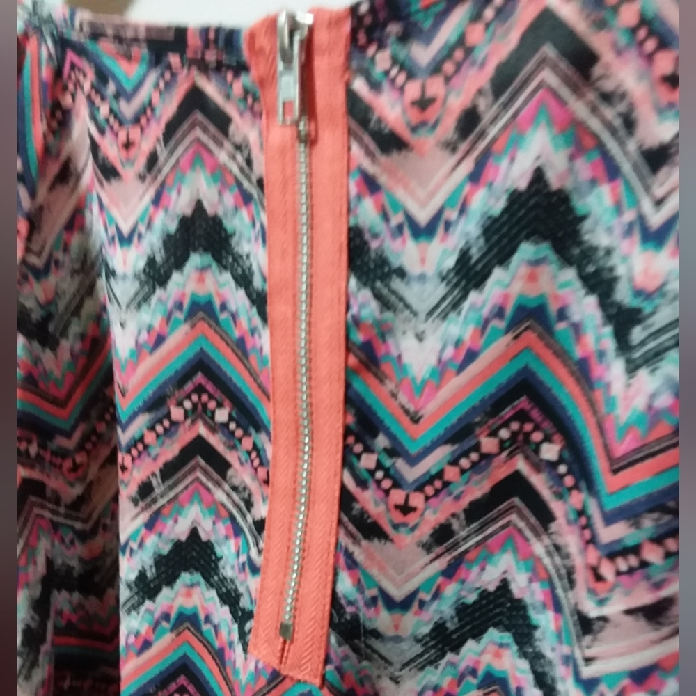 XHILARATION size L coral turquoise and black pop over top